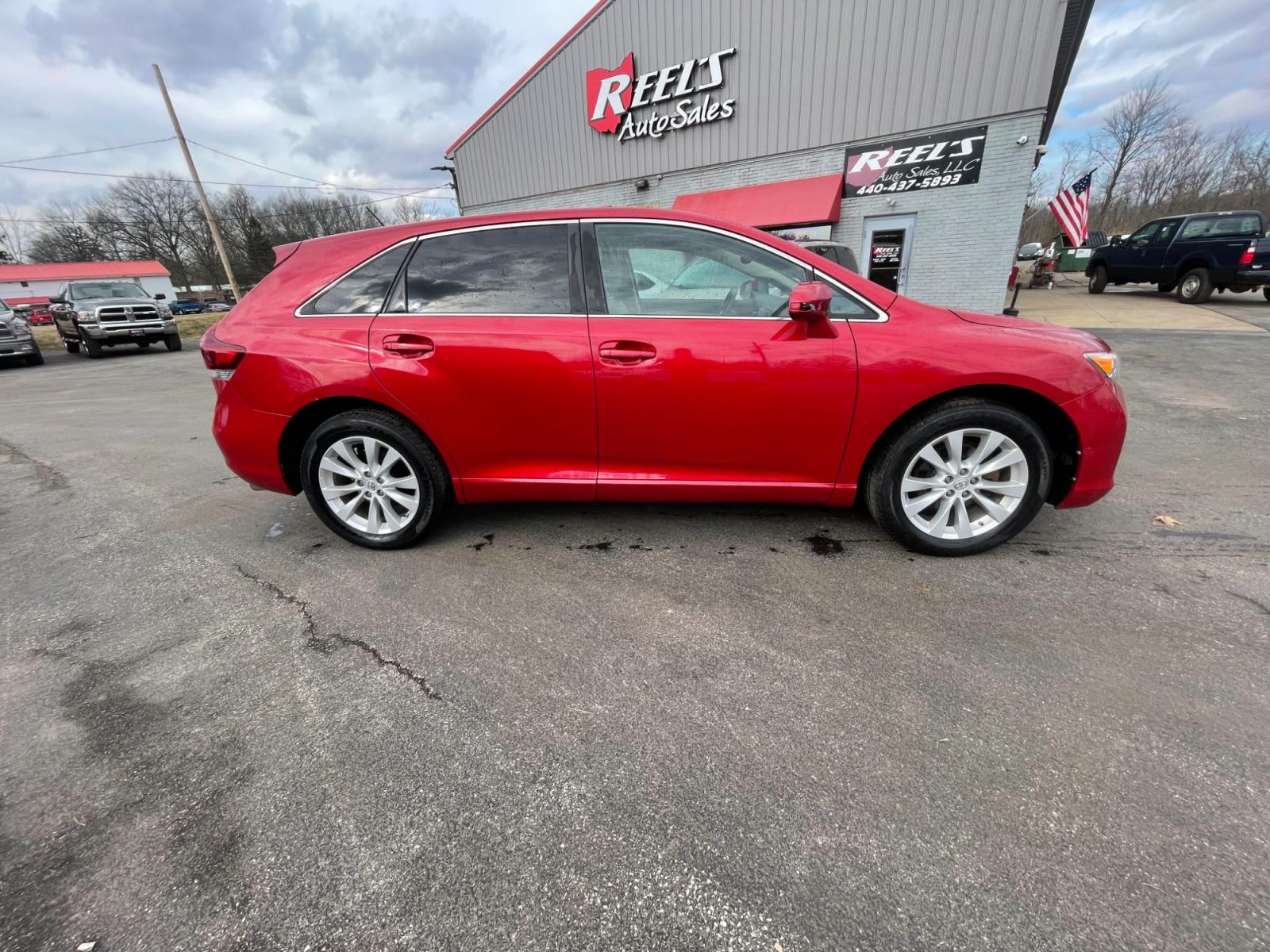 2013 Red /Beige Toyota Venza LE I4 AWD (4T3BA3BB7DU) with an 2.7L I4 DOHC 16V engine, 6-Speed Automatic transmission, located at 547 E. Main St., Orwell, OH, 44076, (440) 437-5893, 41.535435, -80.847855 - This 2013 Toyota Venza LE AWD, equipped with a 2.7L engine and 6-speed automatic transmission, offers a blend of utility and comfort. Features like integrated blind spot mirrors and a touch screen enhance the driving experience, ensuring safety and convenience. The addition of a power driver’s sea - Photo #5